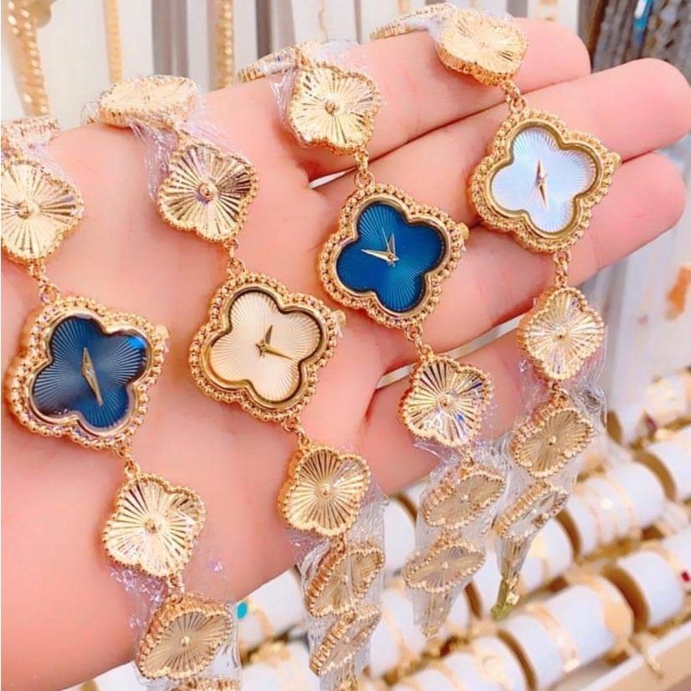 New beautiful witches gold bleated I have 2 ,the gold colour & black with gold